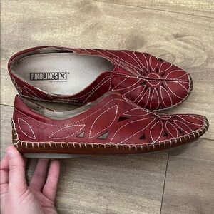 Pikolinos Jerez Floral Leather Cut-Out Detail Moccasin Loafers Red 37 (7)
